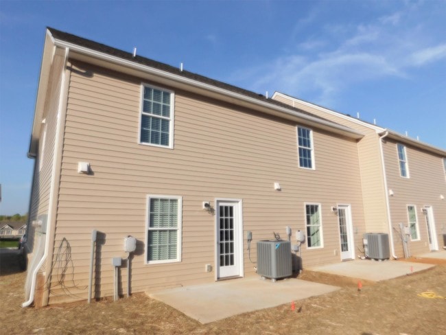 Building Photo - 37 Squire Cir