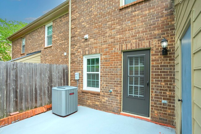 Building Photo - 127 Lakebrink Dr
