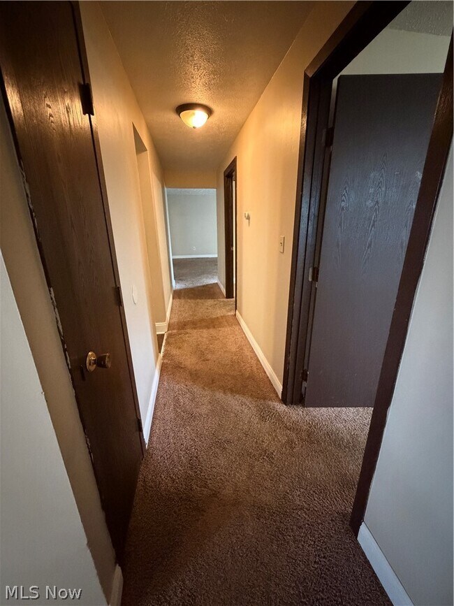 Building Photo - 21 Wayne St SE