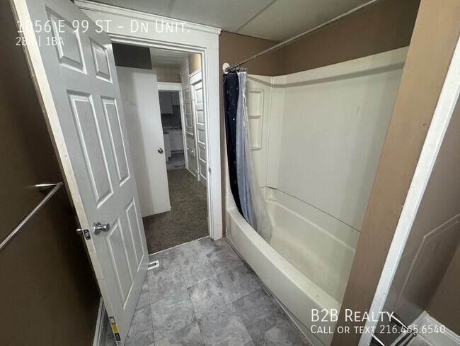 Building Photo - 1056 E 99th St