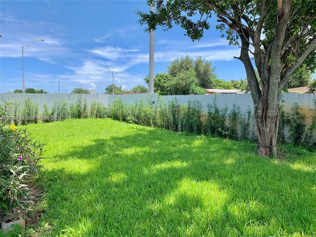 Building Photo - 10303 NW 35th Pl