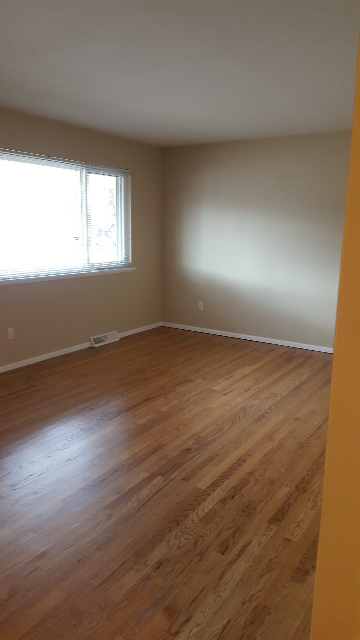 Living room - 1909 Collier Ave