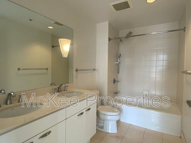 Building Photo - 645 Front St