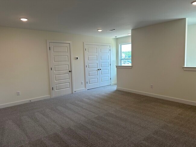 Building Photo - 5661 Pleasant Pk Pl