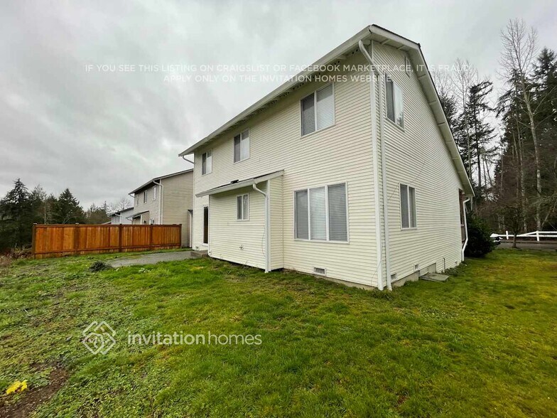 Building Photo - 7420 46th Pl NE