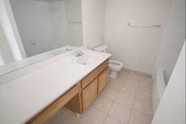 Building Photo - 2155 Hazlitt Dr