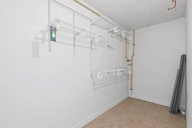 Building Photo - 625 Antioch Ave