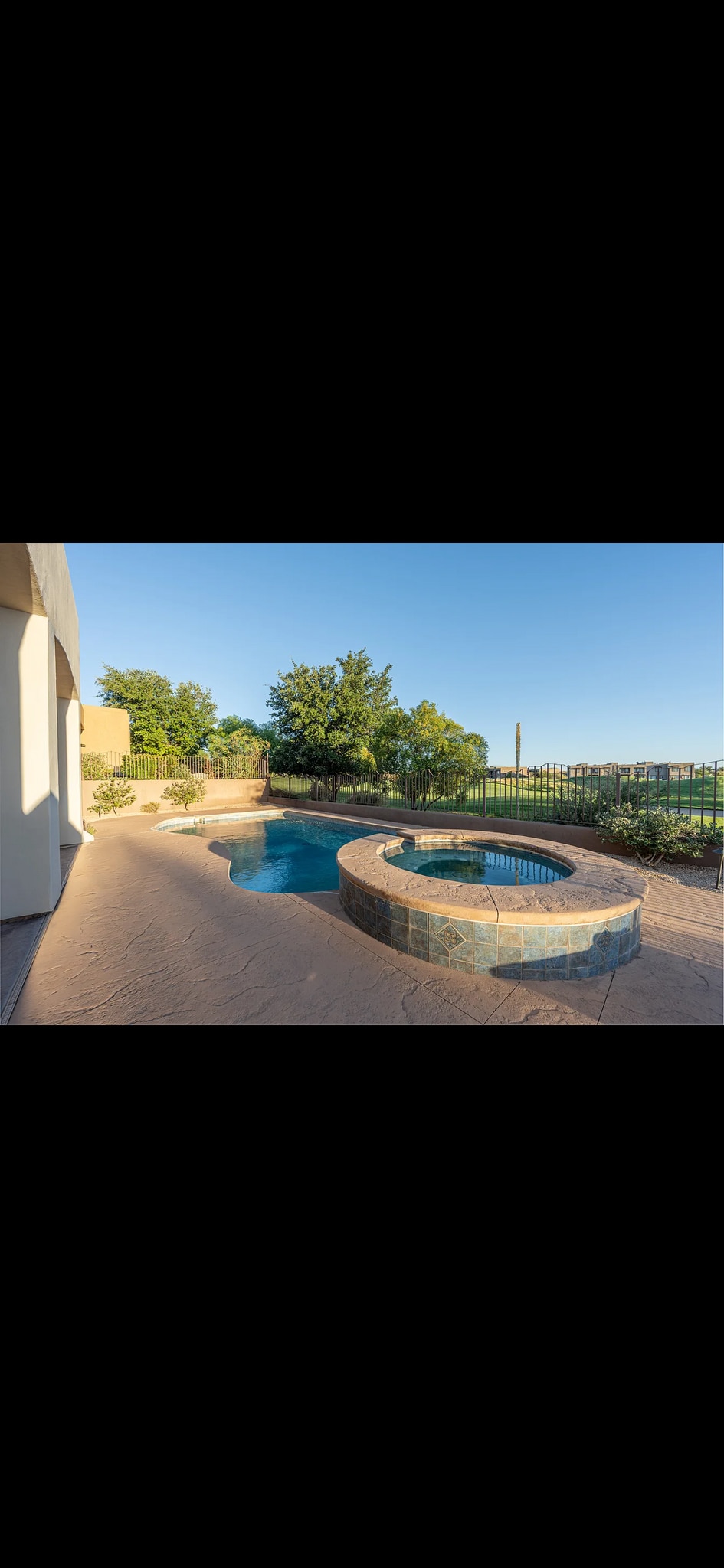 Building Photo - 1747 W Red Cloud Cir