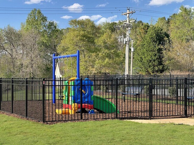 Building Photo - 1102 Dartmouth Dr