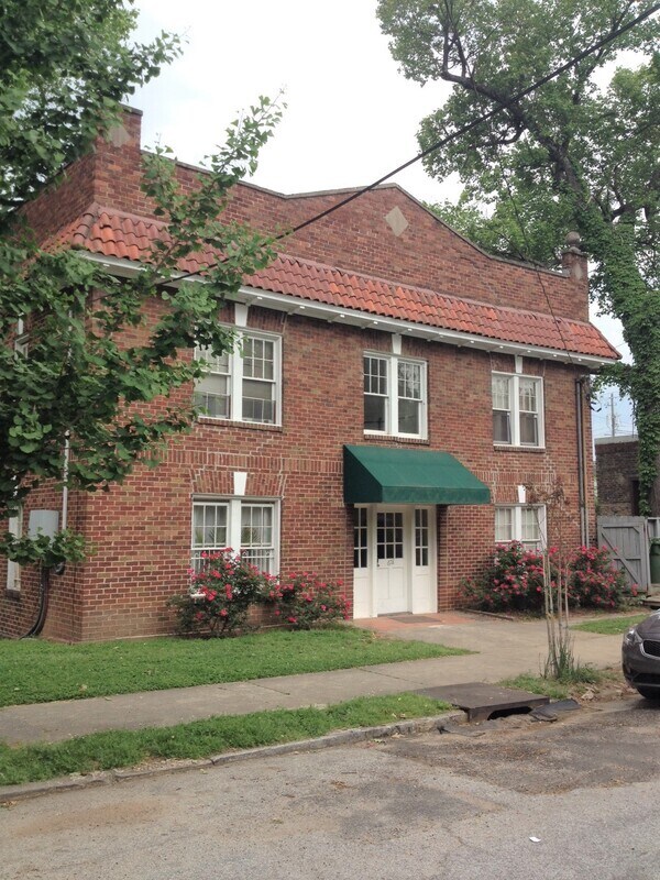 Building Photo - 674 Somerset Terrace NE