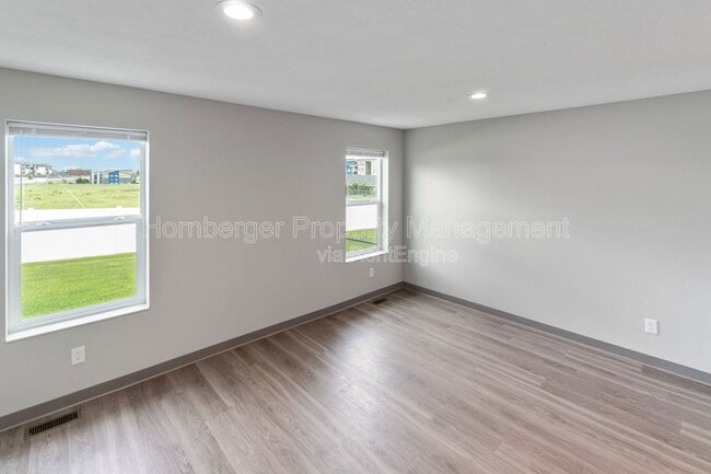 Building Photo - 1305 N Coach Dr