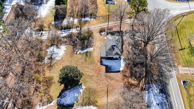 Building Photo - Fully Furnished Modern 3 bedroom Home!