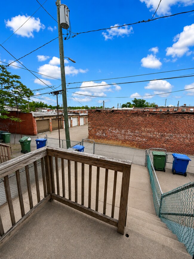 Building Photo - 1215 N Ellwood Ave