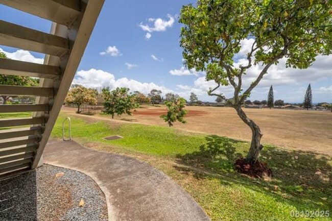 Building Photo - Bright and Cozy 2BR/1BA/1PKG unit in Royal...