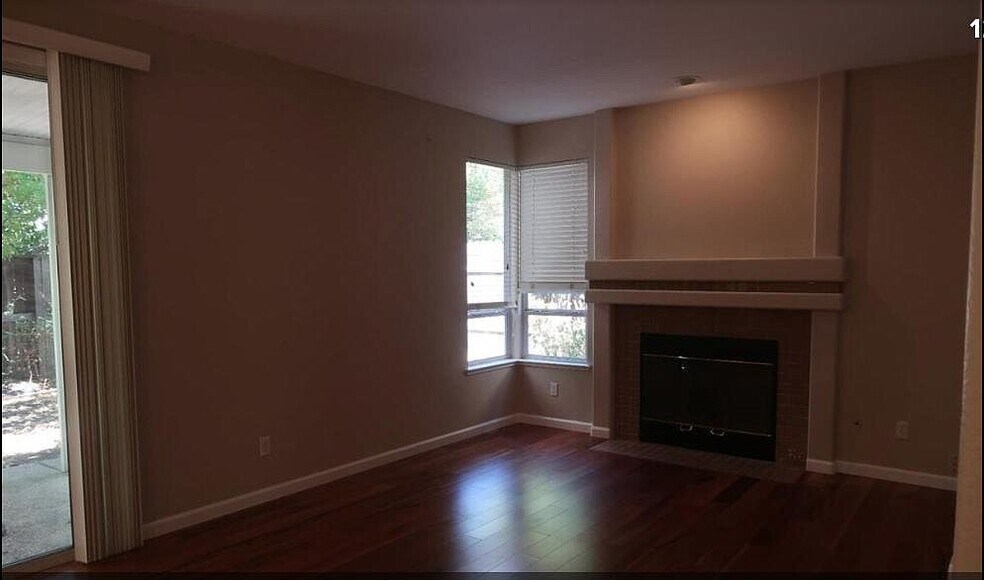 Building Photo - 1715 Palatia Dr