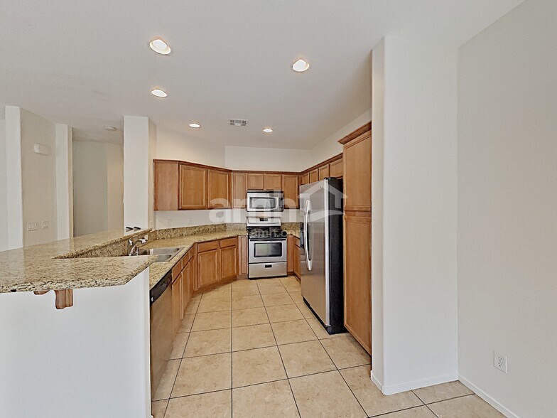 Building Photo - 1025 Maple Pines Ave