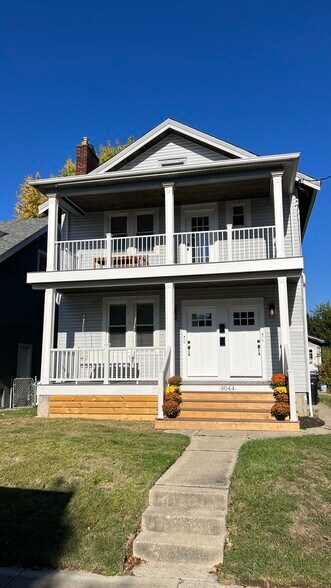Balcony - 3044 Minot Ave