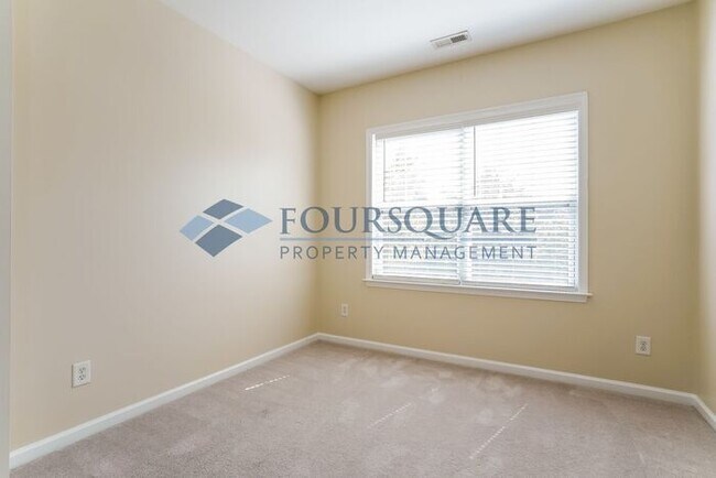 Building Photo - Spacious 3-Bedroom Single-Family Home with...