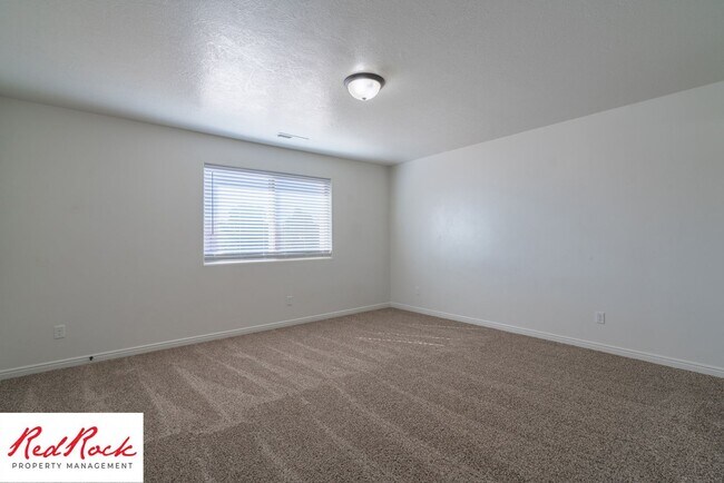 Building Photo - 3 Bedroom Two-Story Home Near Scenic Trails