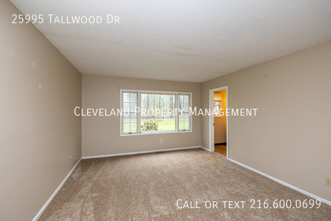 Building Photo - 25995 Tallwood Dr