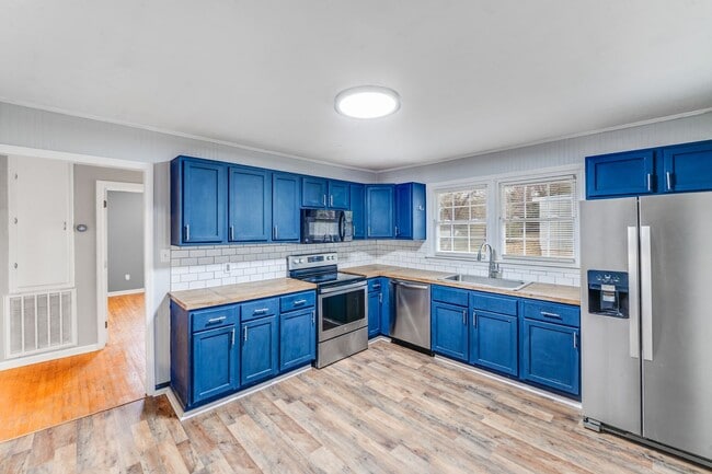 Building Photo - Move-In Ready 3-Bedroom Home with Spacious Yard to Enjoy!