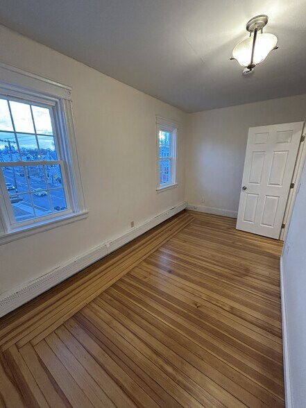 Building Photo - 335 Academy Ave