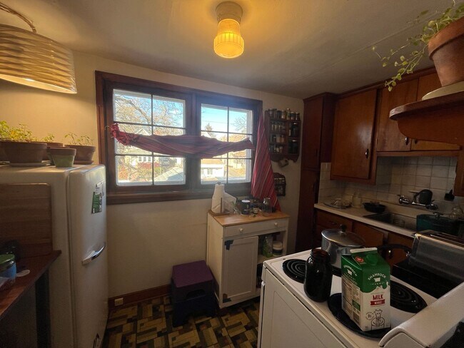 Building Photo - 1330 Selby Ave