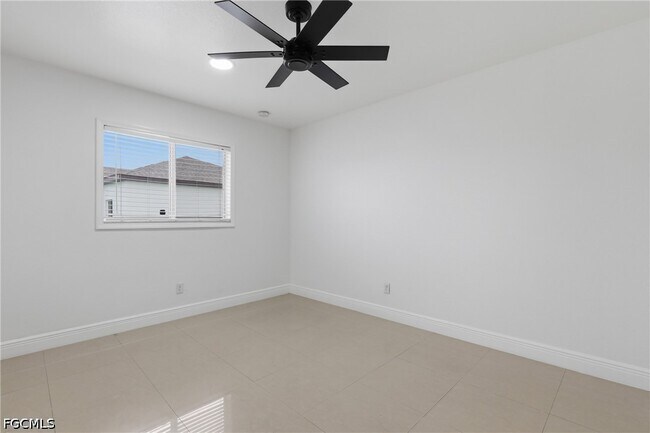 Building Photo - 3016 NW 6th Pl