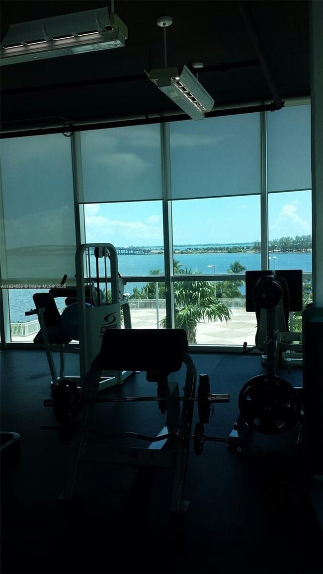 Building Photo - 2101 Brickell Ave