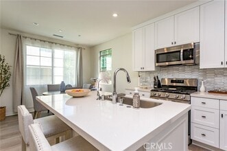 Building Photo - 120 Coastal Gdn