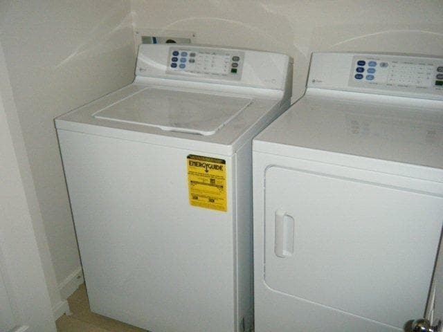 WASHER DRYER INCLUDED - 525 W Lakeside Dr