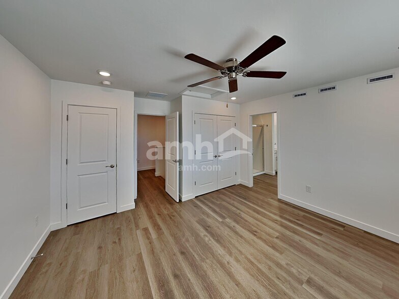 Building Photo - 9658 N Avenida Lucena