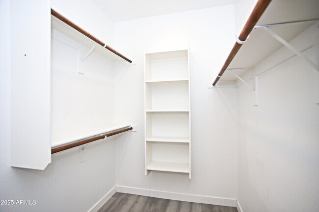 Building Photo - 1535 W Corral Rd