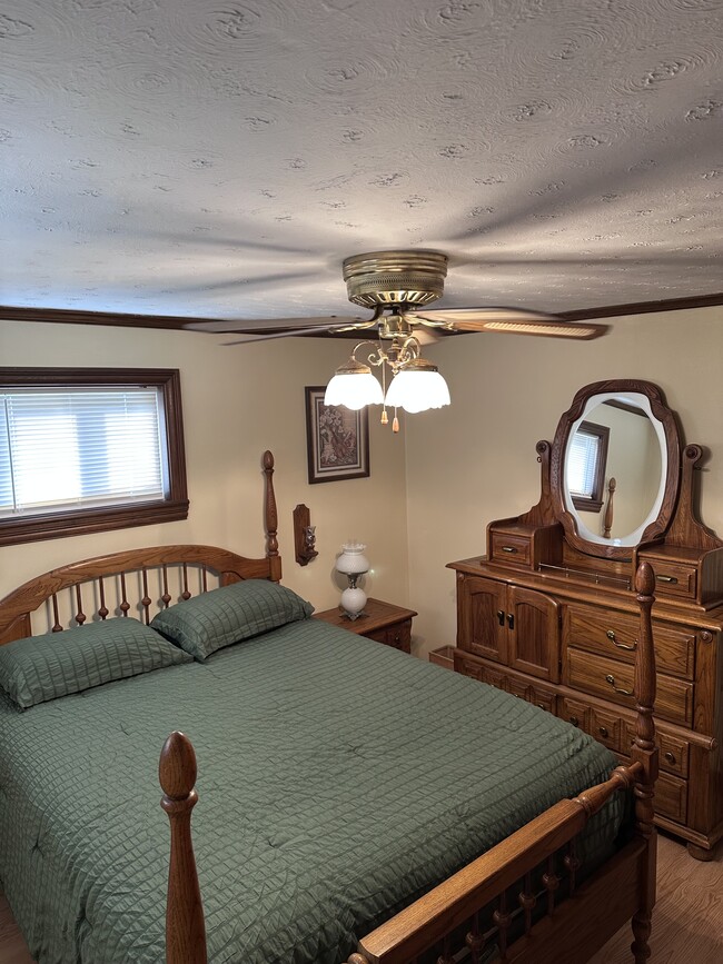 Building Photo - Walnut St.