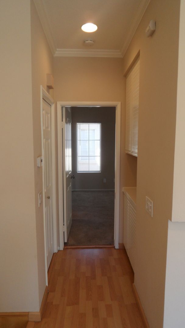 Building Photo - 8215 E White Oak Ridge
