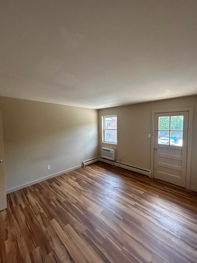 Building Photo - Tremaine Place