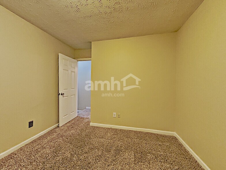 Building Photo - 5815 Millstone Dr