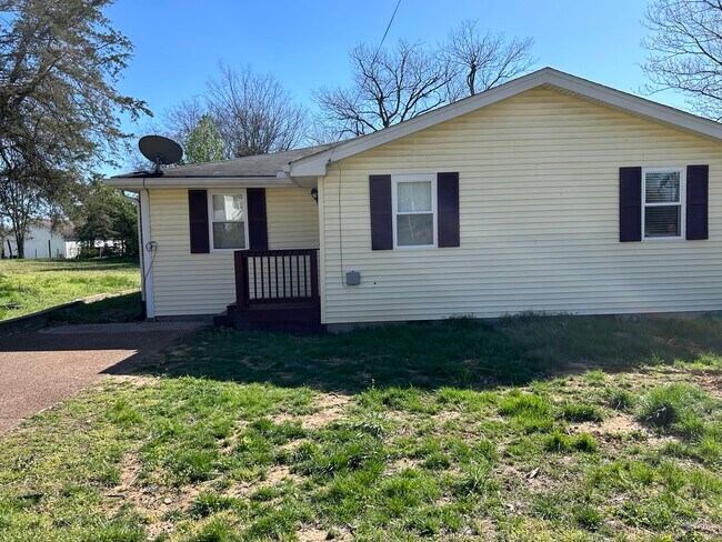 Building Photo - 706 Eric Dr