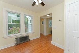 Building Photo - 1153 S Country Club Dr