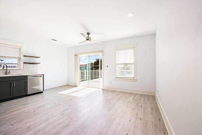 Building Photo - 2817 Avenue Q