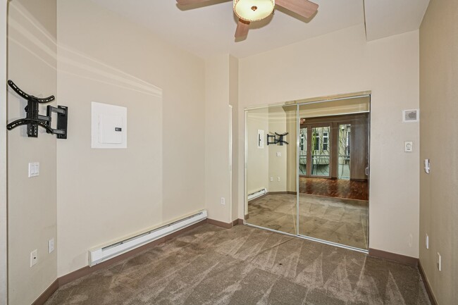 Building Photo - 375 Kirkland Ave