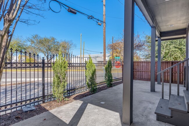 Building Photo - 430 N Hutcheson St