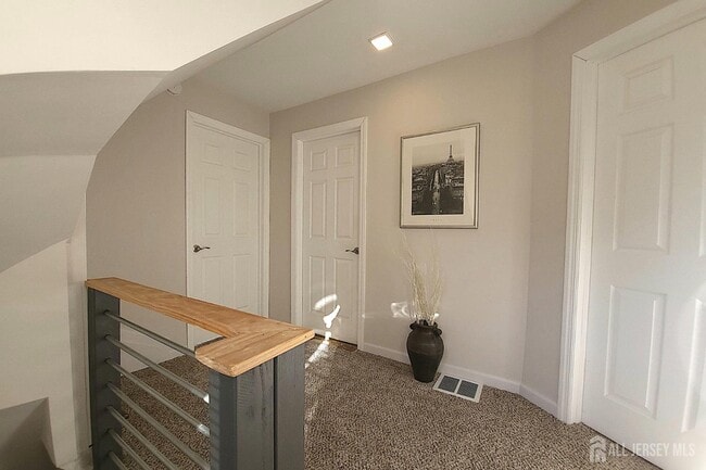 Building Photo - 425 W Broad St