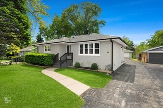 Building Photo - Gorgeous 3 Bedroom Home in Wauconda!