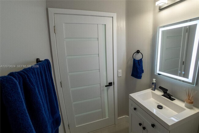 Building Photo - 7333 NW 113th Ct