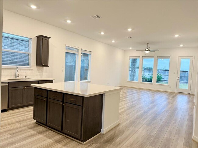 Building Photo - 9922 Sunflower Mist Ln