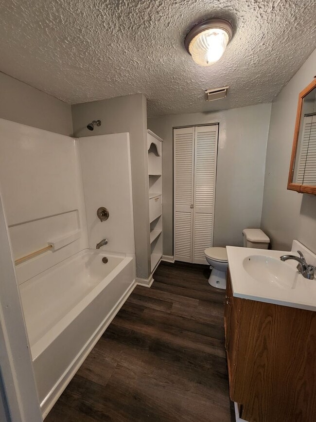 Building Photo - ($300 OFF 2nd Month Rent) Newly Updated Spacious Three Bedroom with Bonus room- Single Family Nea...