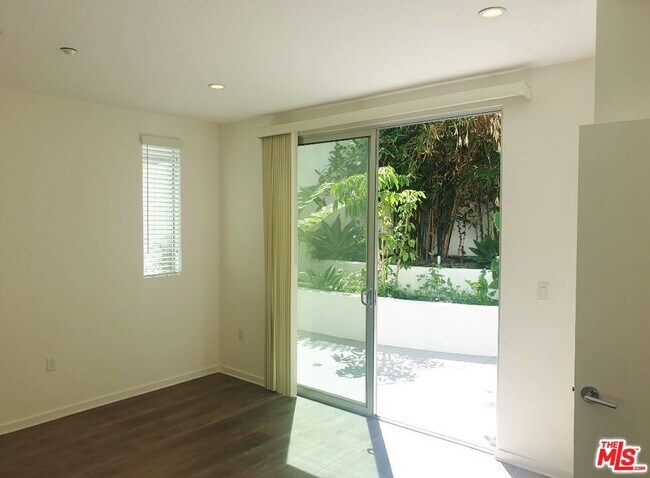 Building Photo - 1611 S Beverly Glen Blvd