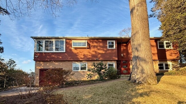 Building Photo - Severna Park - Private & Secluded Waterfront - Round Bay Community.