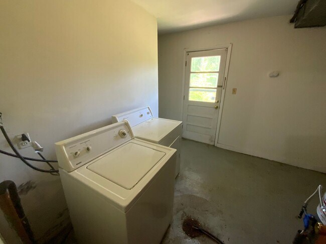 Building Photo - 4208-4210 Rollins Rd